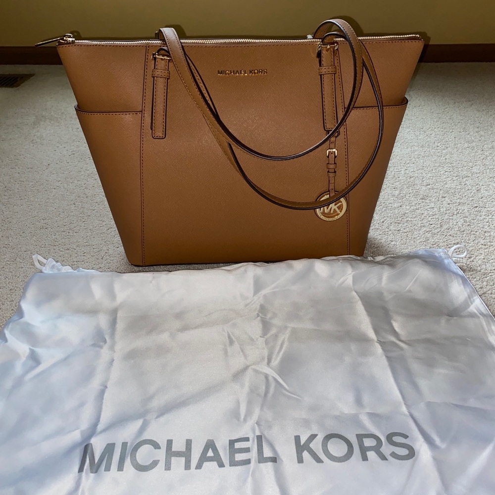 NWT Michael Kors Jet Set Large Leather Tote